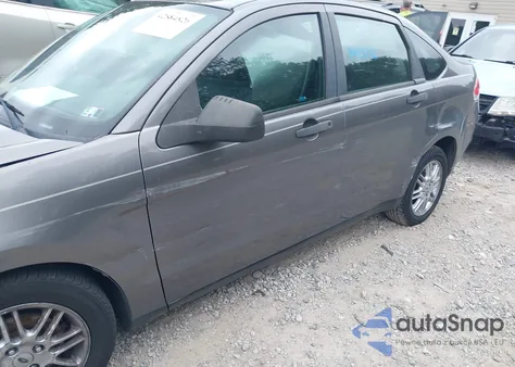 2010 Ford Focus Se z USA, uszkodzony, nr VIN 1FAHP3FNXAW111727